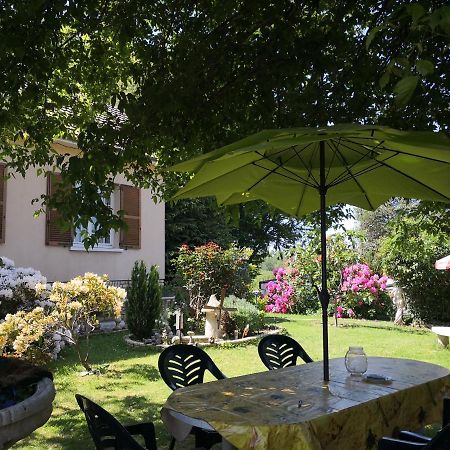 Au Jardin Fleuri Bed and Breakfast Secondigny Buitenkant foto