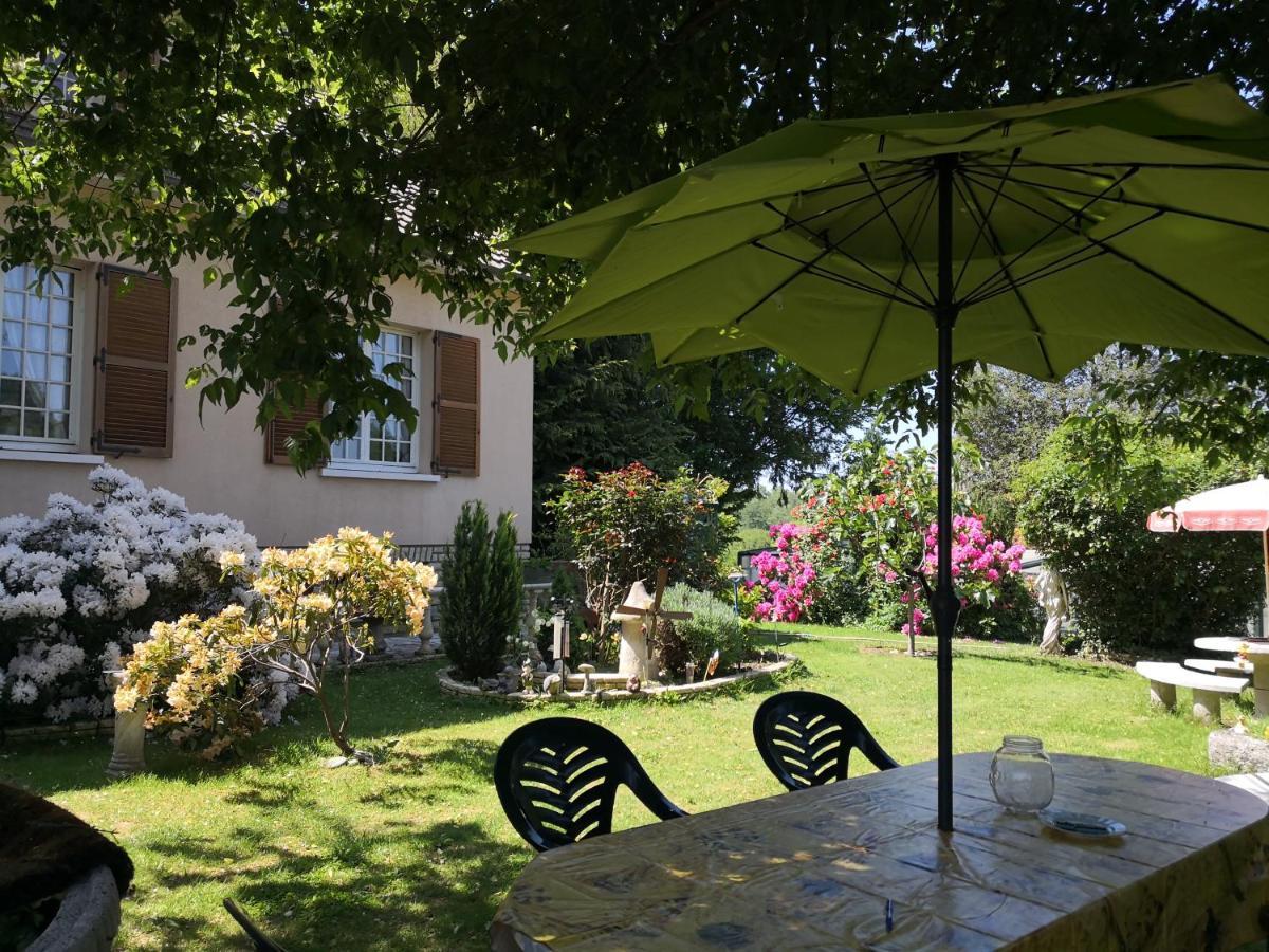 Au Jardin Fleuri Bed and Breakfast Secondigny Buitenkant foto