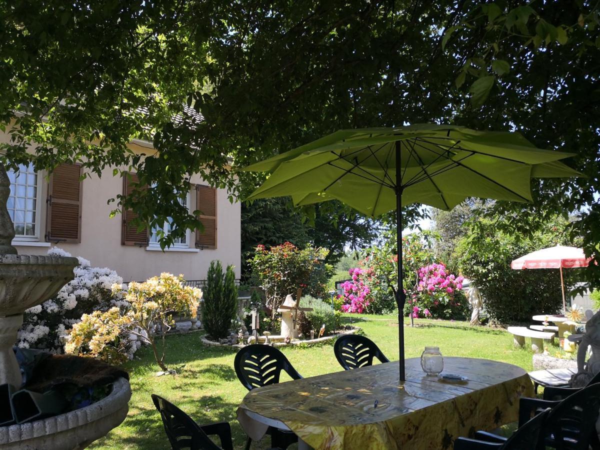 Au Jardin Fleuri Bed and Breakfast Secondigny Buitenkant foto