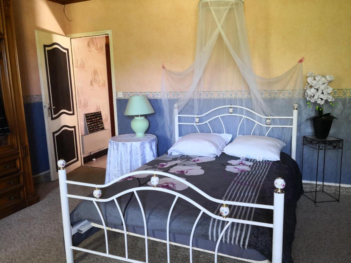 Au Jardin Fleuri Bed and Breakfast Secondigny Kamer foto
