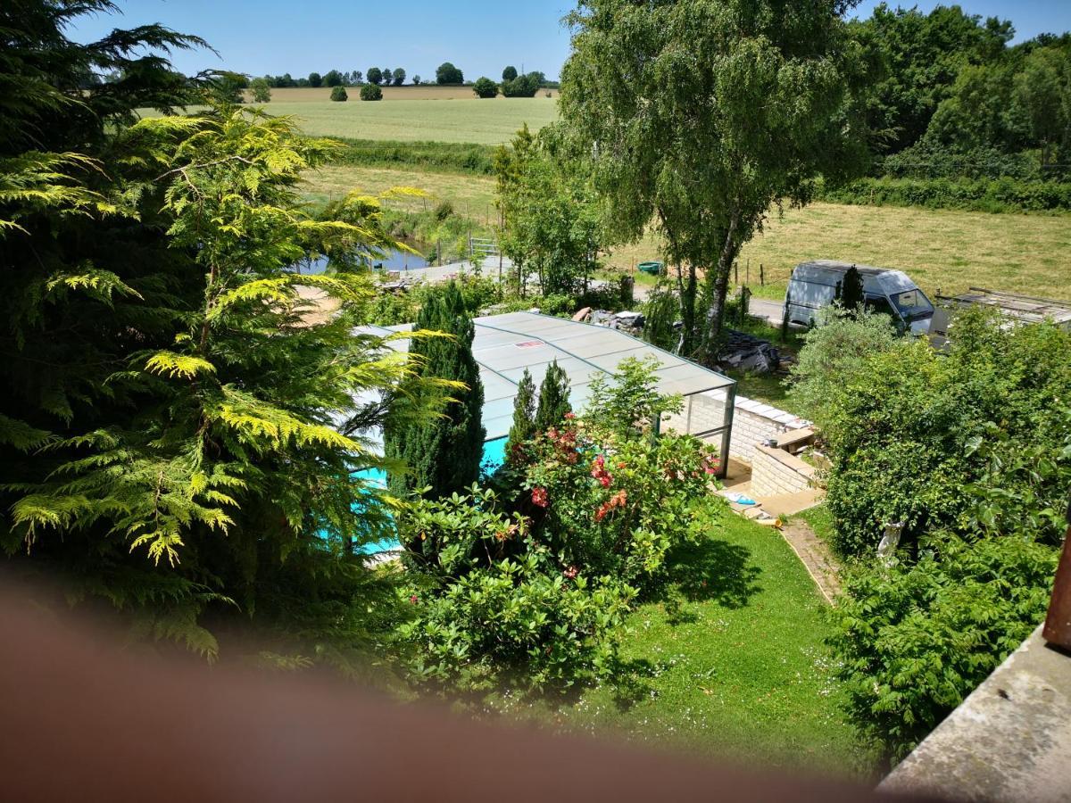 Au Jardin Fleuri Bed and Breakfast Secondigny Buitenkant foto