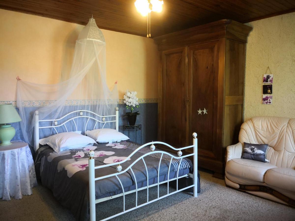 Au Jardin Fleuri Bed and Breakfast Secondigny Buitenkant foto